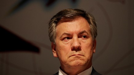Armando Vara entrega-se na prisão de Évora